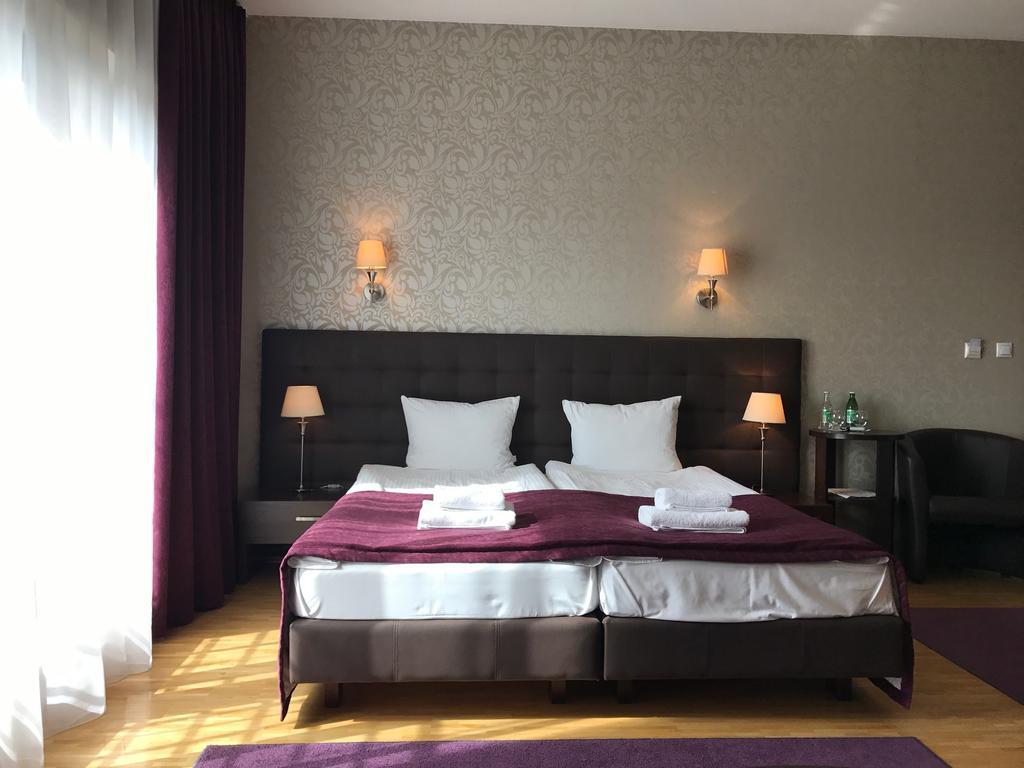 Hotel Oriza Gdów Εξωτερικό φωτογραφία