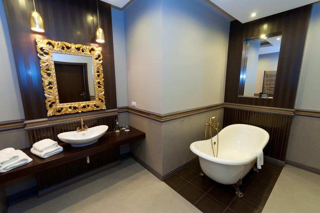 Hotel Oriza Gdów Εξωτερικό φωτογραφία