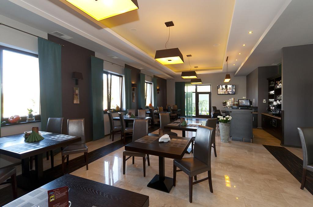 Hotel Oriza Gdów Εξωτερικό φωτογραφία