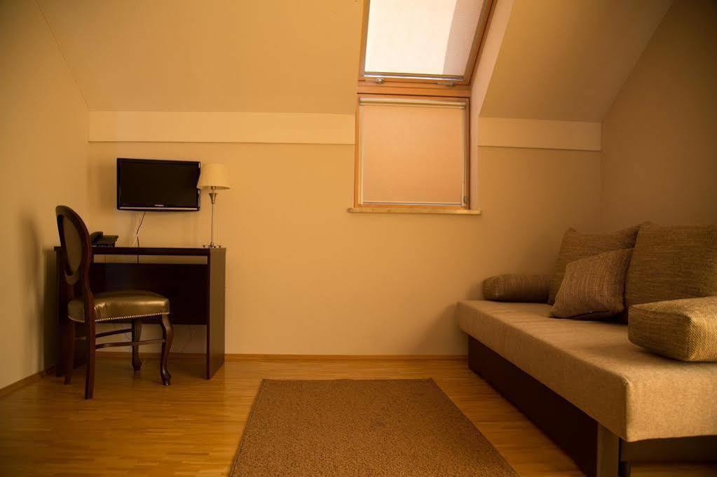 Hotel Oriza Gdów Εξωτερικό φωτογραφία